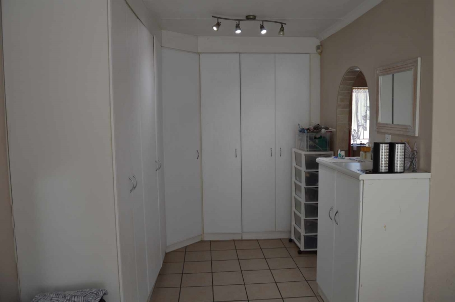 4 Bedroom Property for Sale in Brackendowns Gauteng