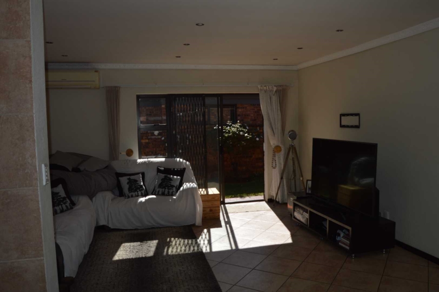 2 Bedroom Property for Sale in Albertsdal Gauteng