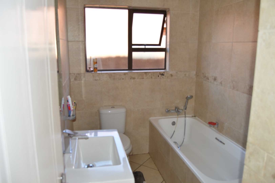 2 Bedroom Property for Sale in Albertsdal Gauteng