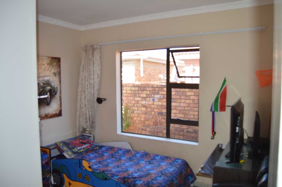 2 Bedroom Property for Sale in Albertsdal Gauteng