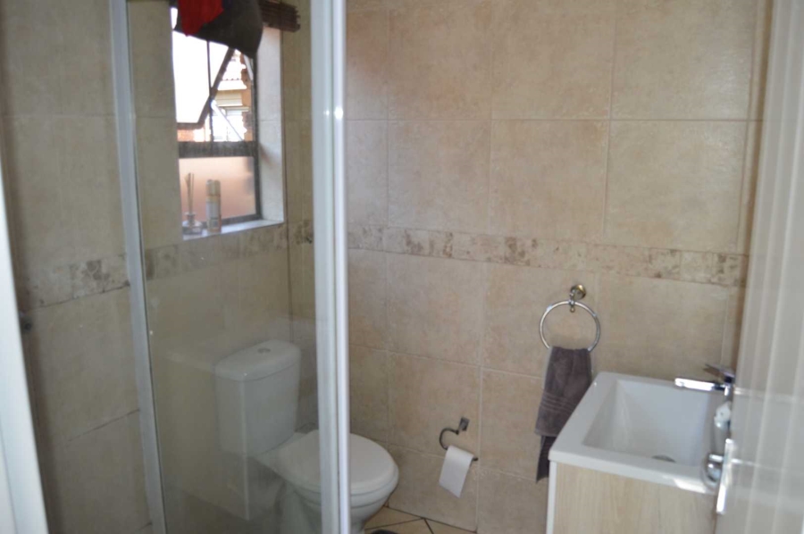2 Bedroom Property for Sale in Albertsdal Gauteng