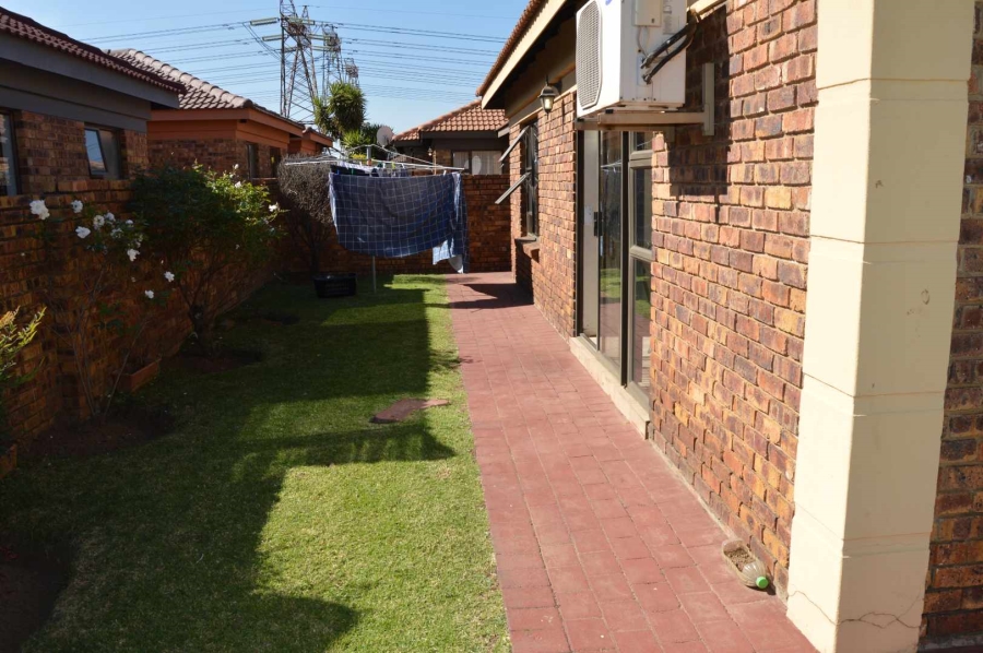 2 Bedroom Property for Sale in Albertsdal Gauteng