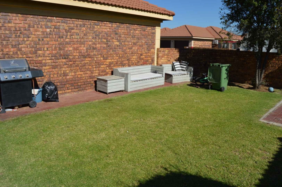 2 Bedroom Property for Sale in Albertsdal Gauteng
