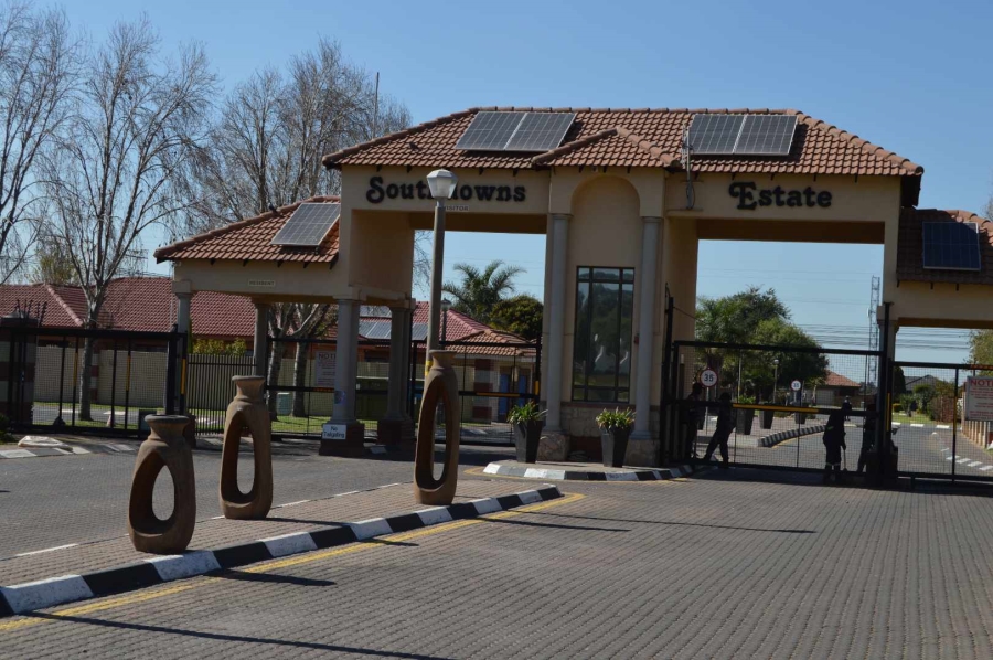 2 Bedroom Property for Sale in Albertsdal Gauteng