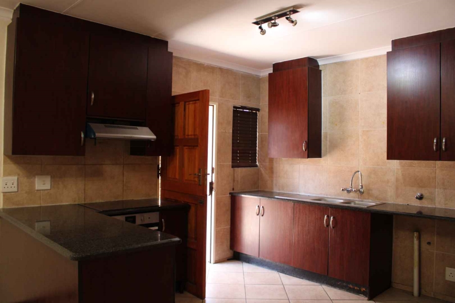 2 Bedroom Property for Sale in Albertsdal Gauteng