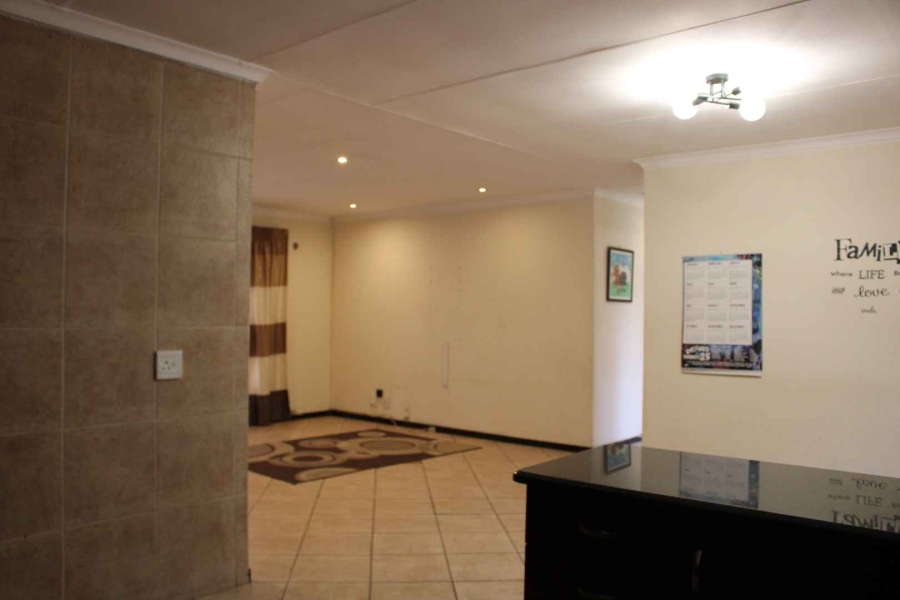 2 Bedroom Property for Sale in Albertsdal Gauteng