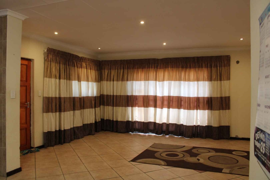 2 Bedroom Property for Sale in Albertsdal Gauteng