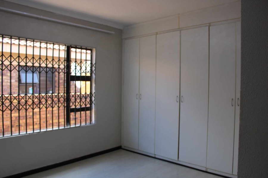 2 Bedroom Property for Sale in Albertsdal Gauteng