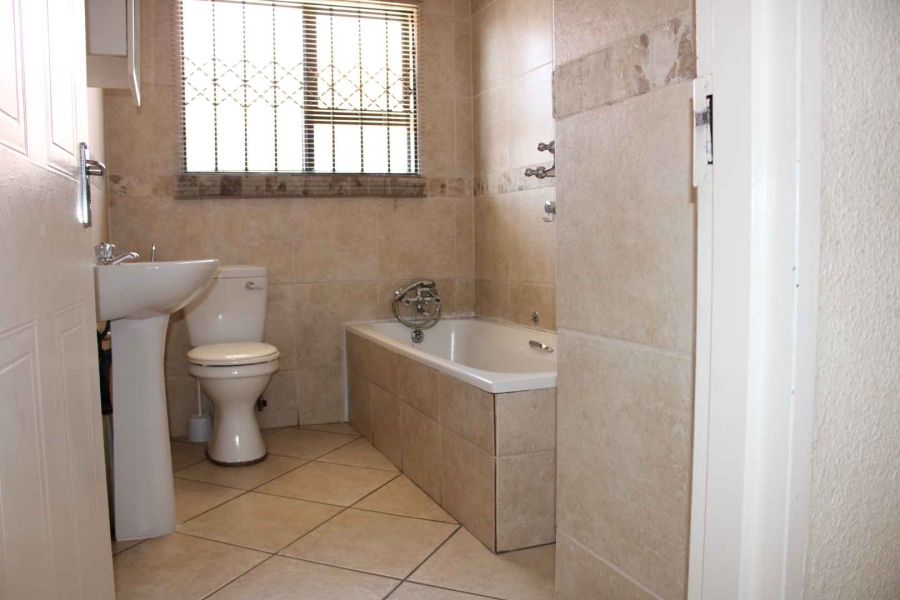 2 Bedroom Property for Sale in Albertsdal Gauteng