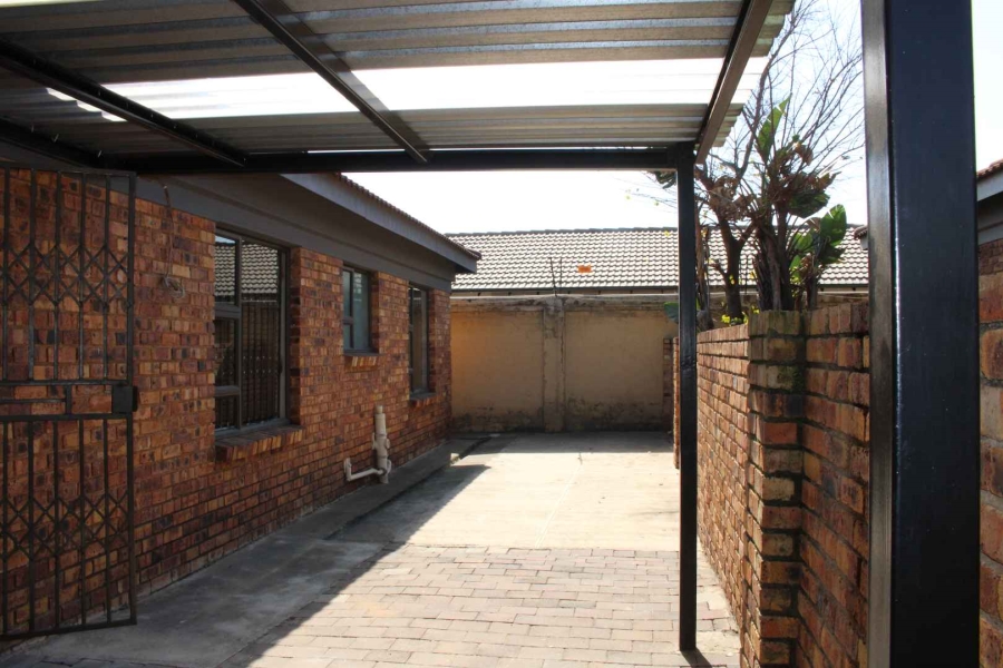 2 Bedroom Property for Sale in Albertsdal Gauteng
