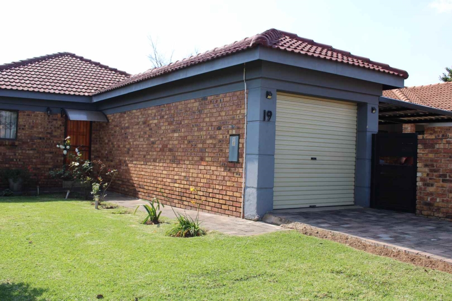 2 Bedroom Property for Sale in Albertsdal Gauteng