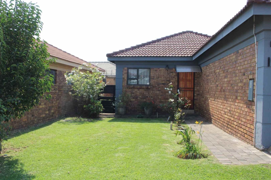 2 Bedroom Property for Sale in Albertsdal Gauteng