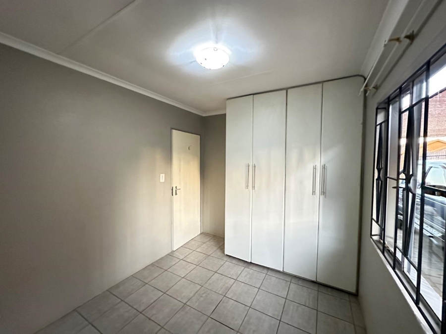 To Let 2 Bedroom Property for Rent in Danville Gauteng