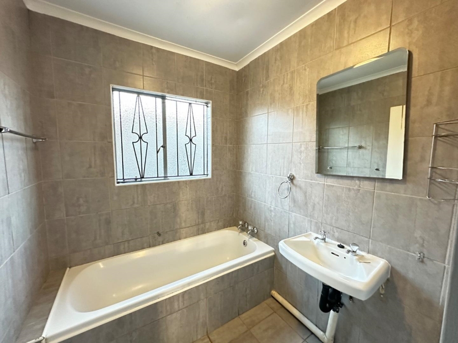 To Let 2 Bedroom Property for Rent in Danville Gauteng