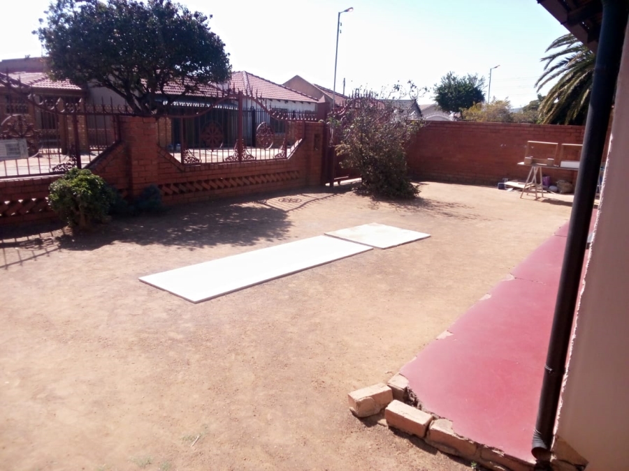 2 Bedroom Property for Sale in Mamelodi East Gauteng