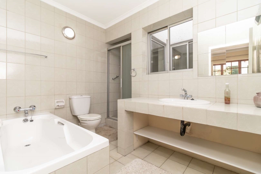 1 Bedroom Property for Sale in Bryanston Gauteng
