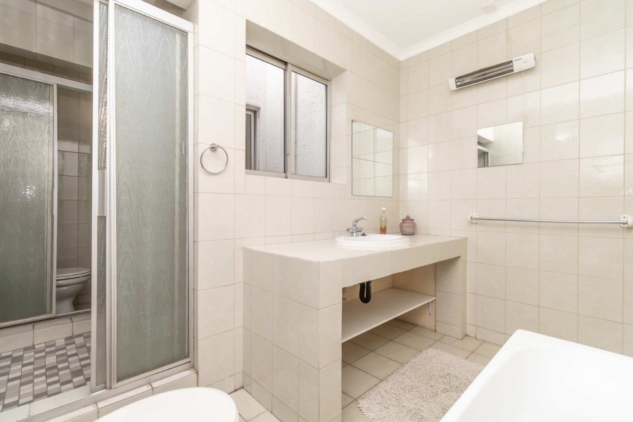 1 Bedroom Property for Sale in Bryanston Gauteng