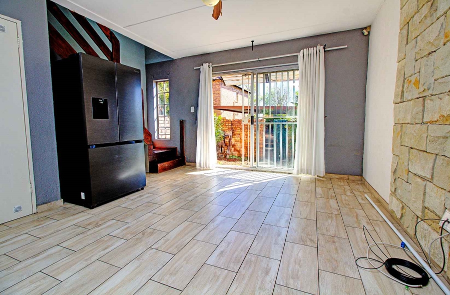 2 Bedroom Property for Sale in Wilgeheuwel Gauteng
