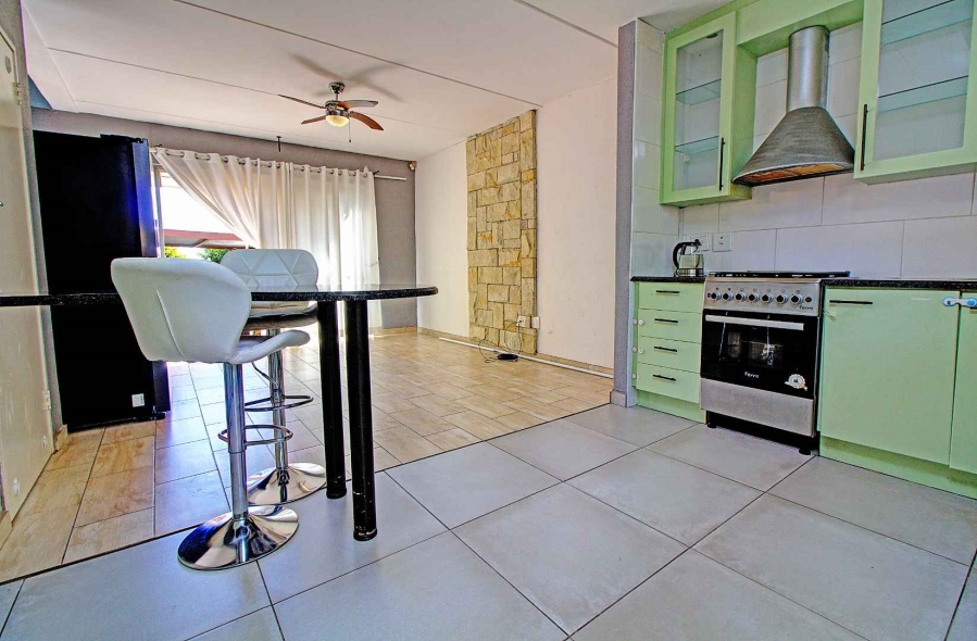 2 Bedroom Property for Sale in Wilgeheuwel Gauteng