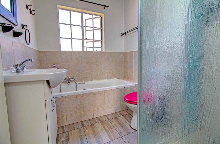 2 Bedroom Property for Sale in Wilgeheuwel Gauteng