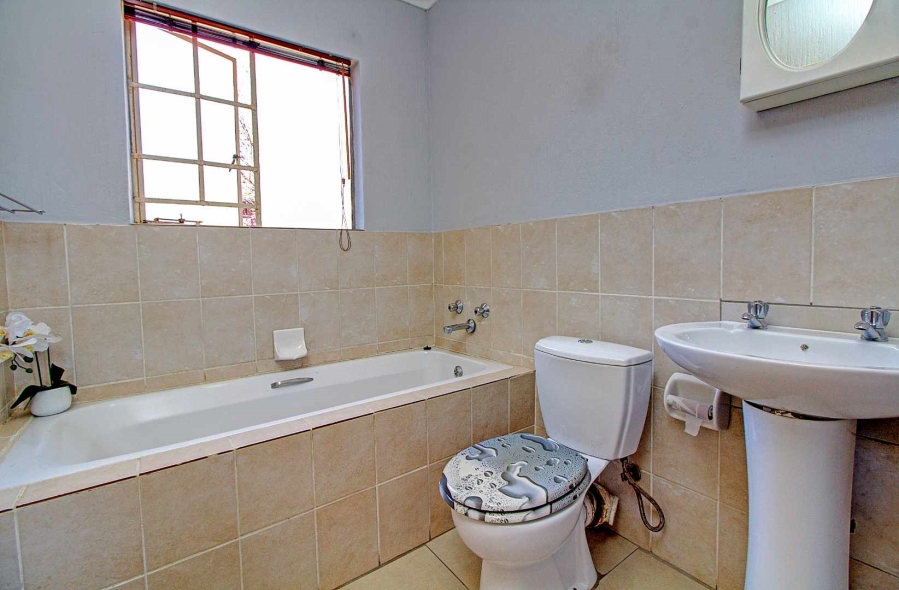 2 Bedroom Property for Sale in Wilgeheuwel Gauteng