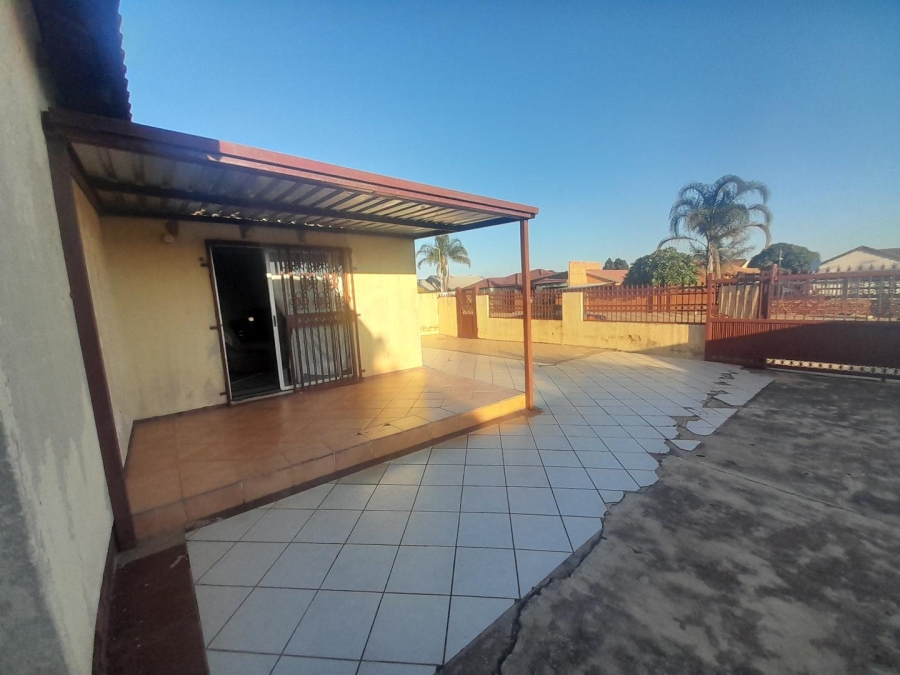 4 Bedroom Property for Sale in Mabopane Unit X Gauteng
