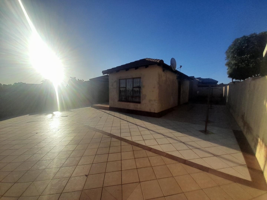 4 Bedroom Property for Sale in Mabopane Unit X Gauteng