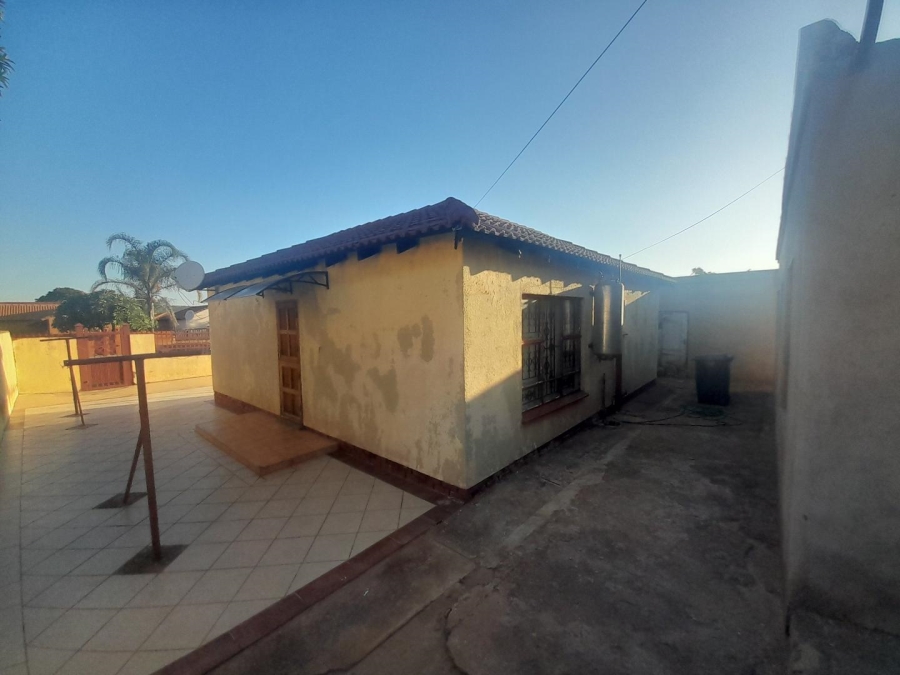 4 Bedroom Property for Sale in Mabopane Unit X Gauteng