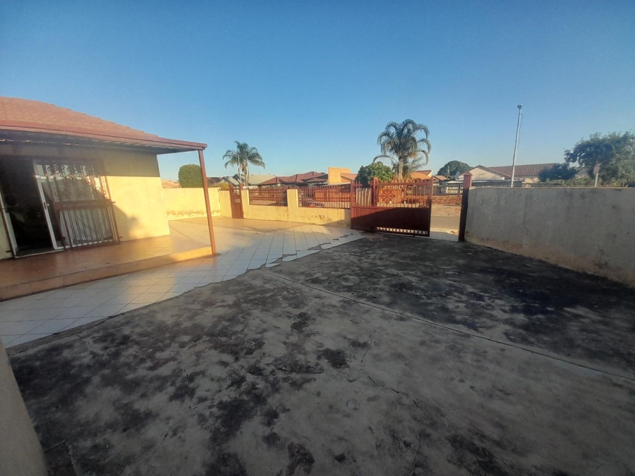 4 Bedroom Property for Sale in Mabopane Unit X Gauteng