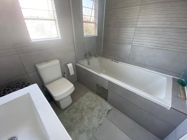 To Let 2 Bedroom Property for Rent in Magaliessig Gauteng