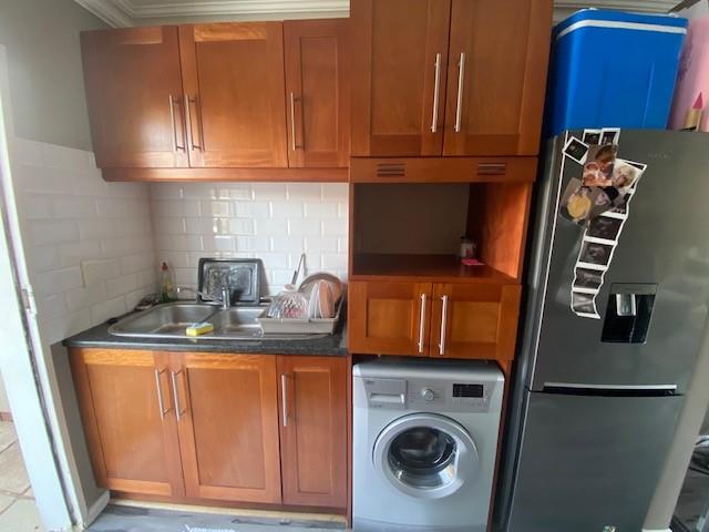 To Let 2 Bedroom Property for Rent in Magaliessig Gauteng