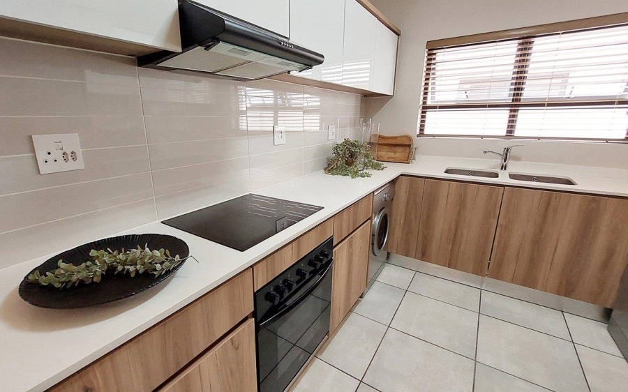 To Let 3 Bedroom Property for Rent in Crowthorne AH Gauteng