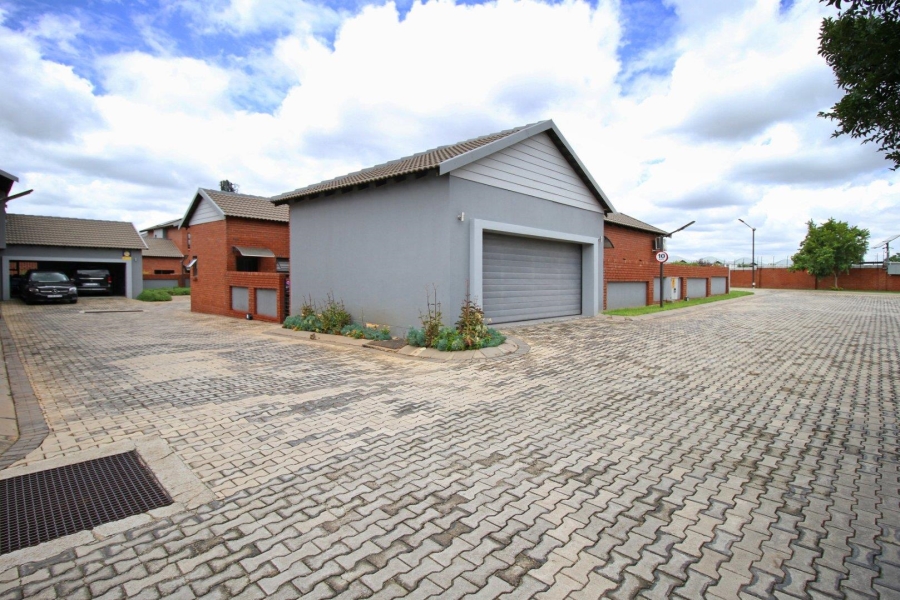 4 Bedroom Property for Sale in Willowbrook Gauteng
