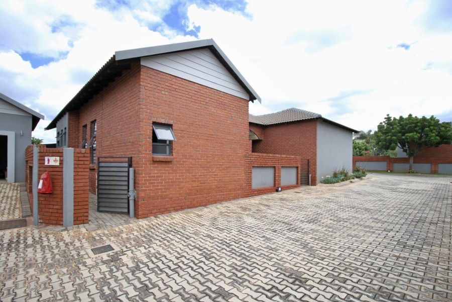 4 Bedroom Property for Sale in Willowbrook Gauteng