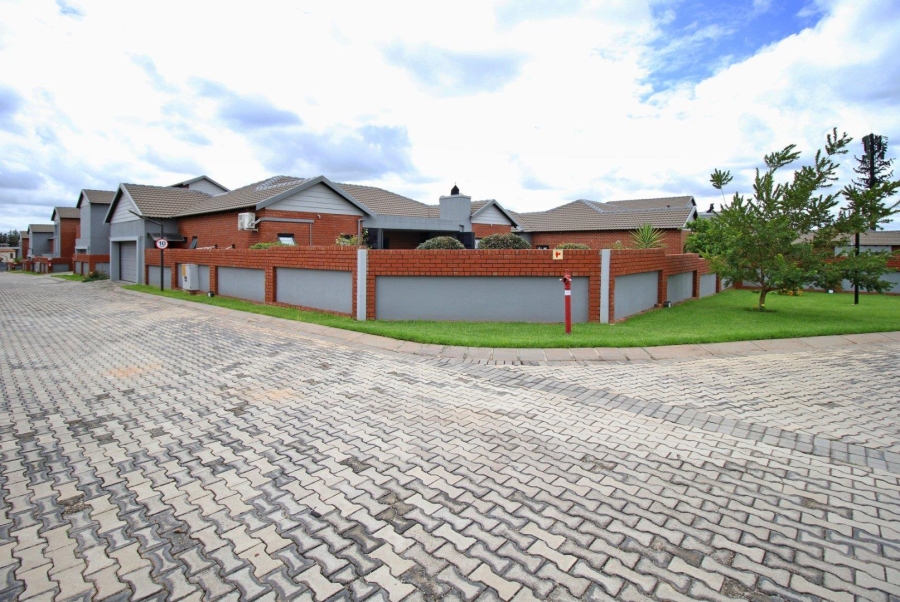 4 Bedroom Property for Sale in Willowbrook Gauteng