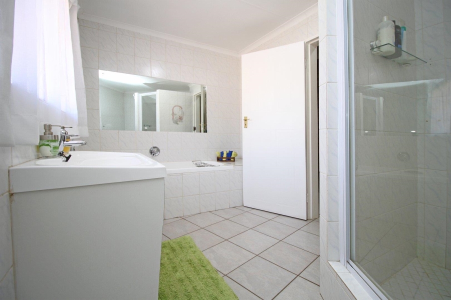 4 Bedroom Property for Sale in Noordheuwel Gauteng