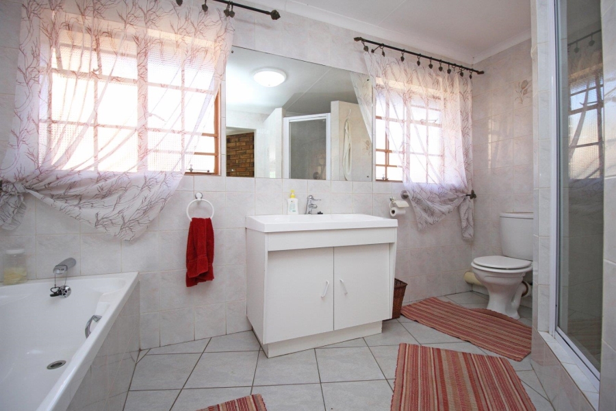 4 Bedroom Property for Sale in Noordheuwel Gauteng