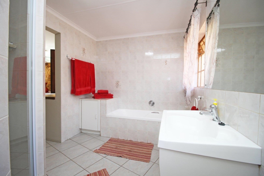 4 Bedroom Property for Sale in Noordheuwel Gauteng