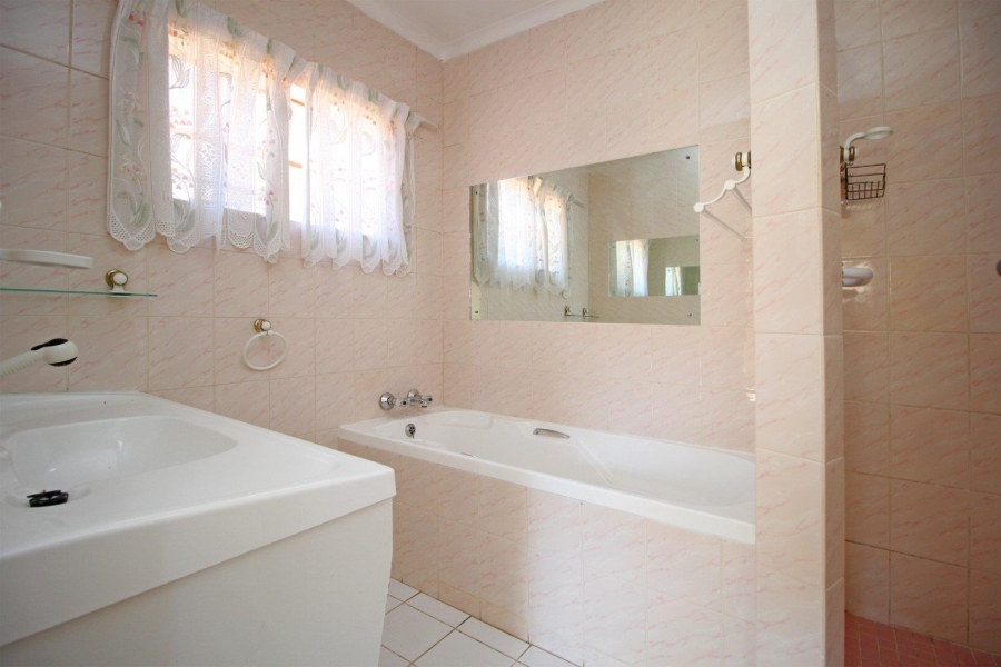 4 Bedroom Property for Sale in Noordheuwel Gauteng