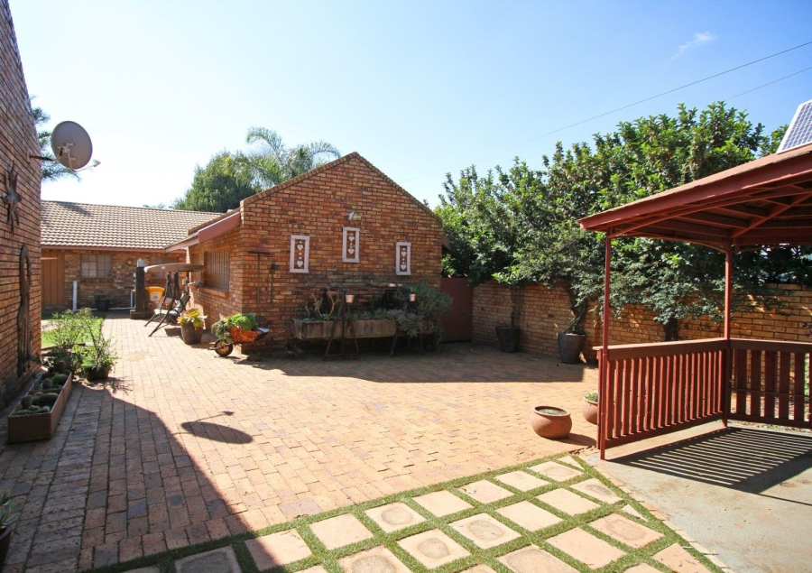 4 Bedroom Property for Sale in Noordheuwel Gauteng