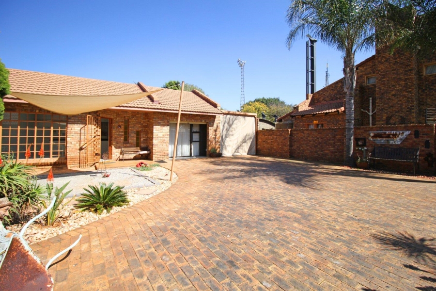 4 Bedroom Property for Sale in Noordheuwel Gauteng