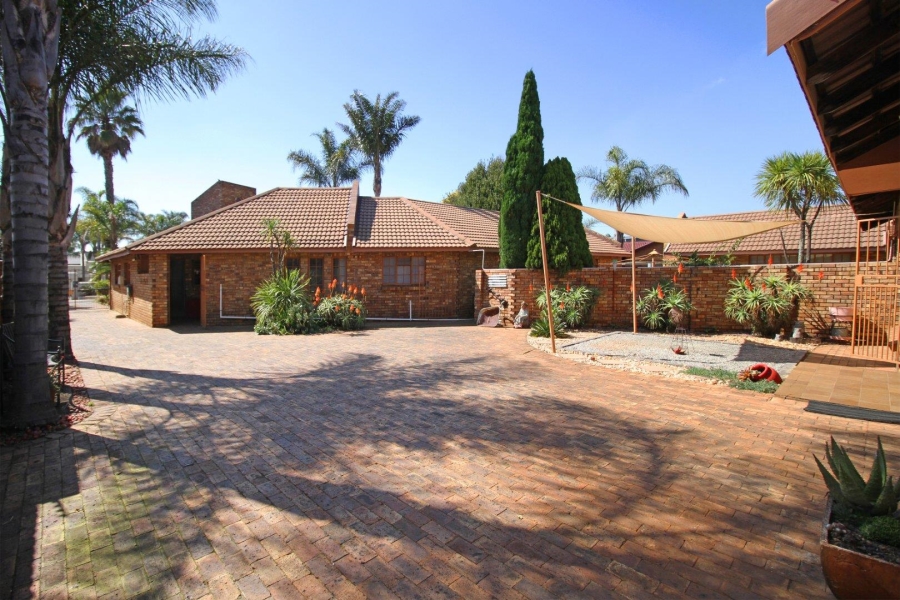 4 Bedroom Property for Sale in Noordheuwel Gauteng
