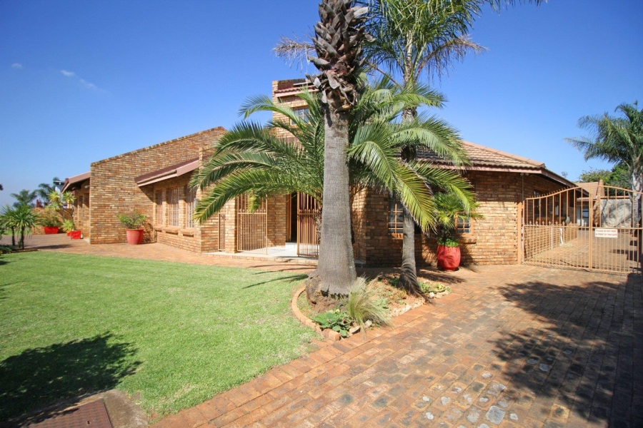 4 Bedroom Property for Sale in Noordheuwel Gauteng