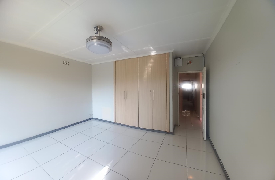 3 Bedroom Property for Sale in Bonaero Park Gauteng