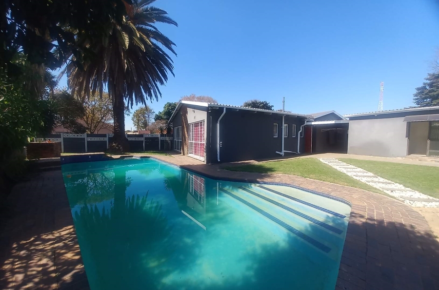 3 Bedroom Property for Sale in Bonaero Park Gauteng
