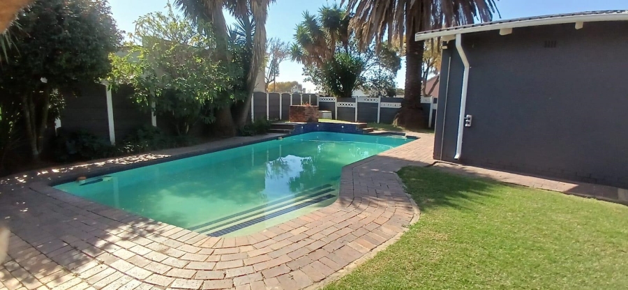 3 Bedroom Property for Sale in Bonaero Park Gauteng