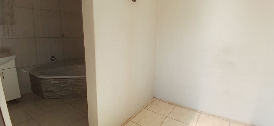 3 Bedroom Property for Sale in Bonaero Park Gauteng