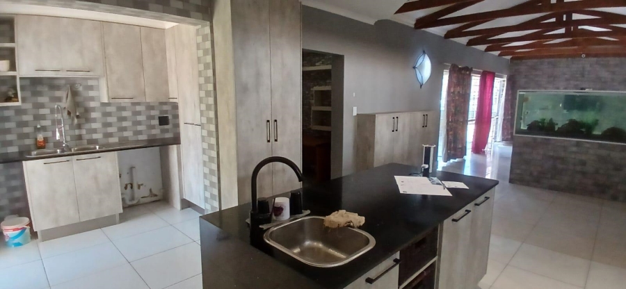 3 Bedroom Property for Sale in Bonaero Park Gauteng