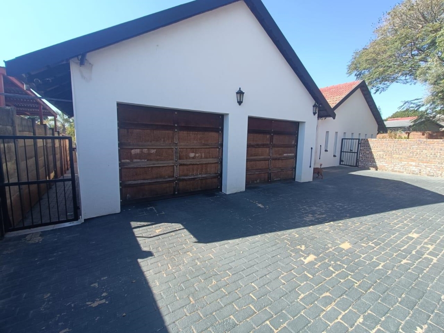 4 Bedroom Property for Sale in The Reeds Gauteng