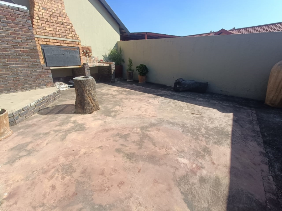 4 Bedroom Property for Sale in The Reeds Gauteng